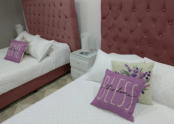 Encantadoras Privadas Del Valle Homestay *